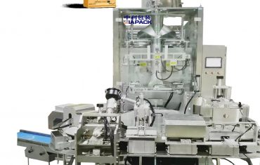 Automatic triangle model bag vacuum packaging machine for coffee powder